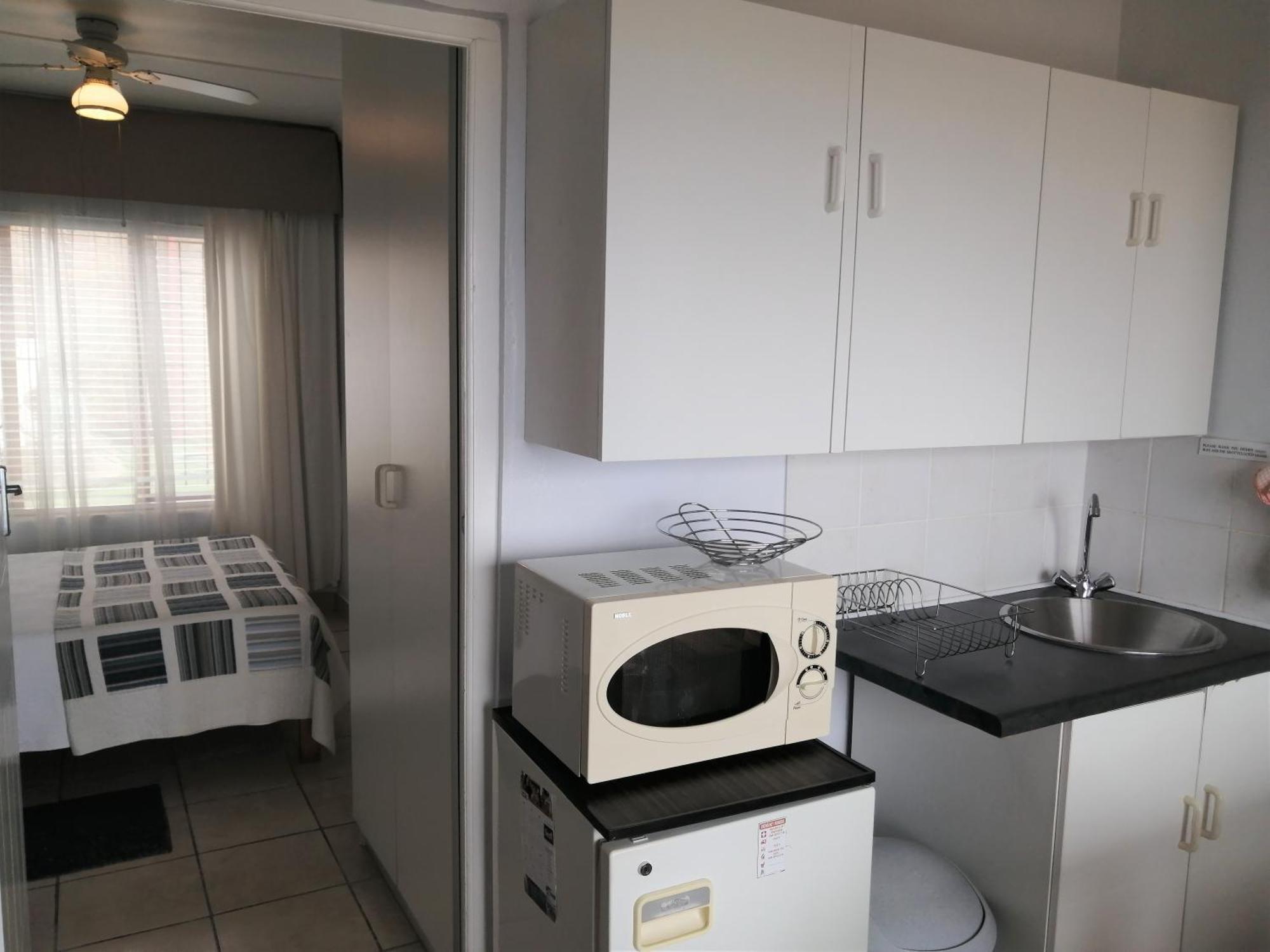 Amzee Bokmakierie Guest House Dana Bay Zimmer foto