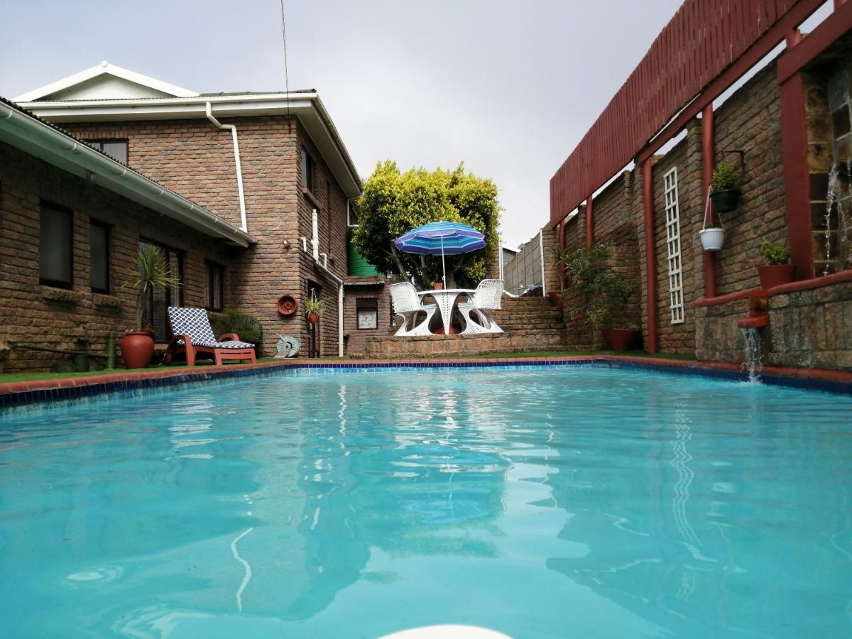Amzee Bokmakierie Guest House Dana Bay Exterior foto